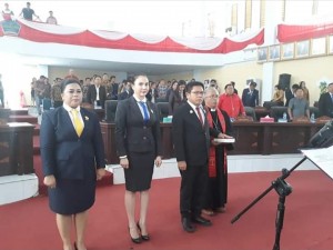 PELANTIKAN: DPRD Minut memiliki 3 Pimpinan definitif periode 2019-2024 yang dilantik oleh Plh. Ketua Pengadilan Negeri Airmadidi.
