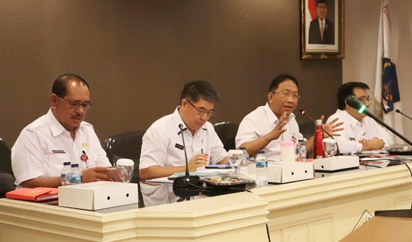 Sekretaris Daerah Provinsi Sulut Edwin Silangen SE MS saat memimpin Rapat Persiapan HUT Provinsi Sulut, Rabu (18/09/2019)