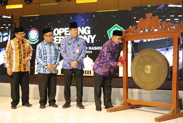 Menteri Agama RI Lukman Hakim Saifuddin memukul Gong sebagai tanda dibukanya KSM 2019, Selasa (17/09/2019)