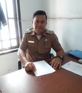 Lurah Sukur Denny Pieters