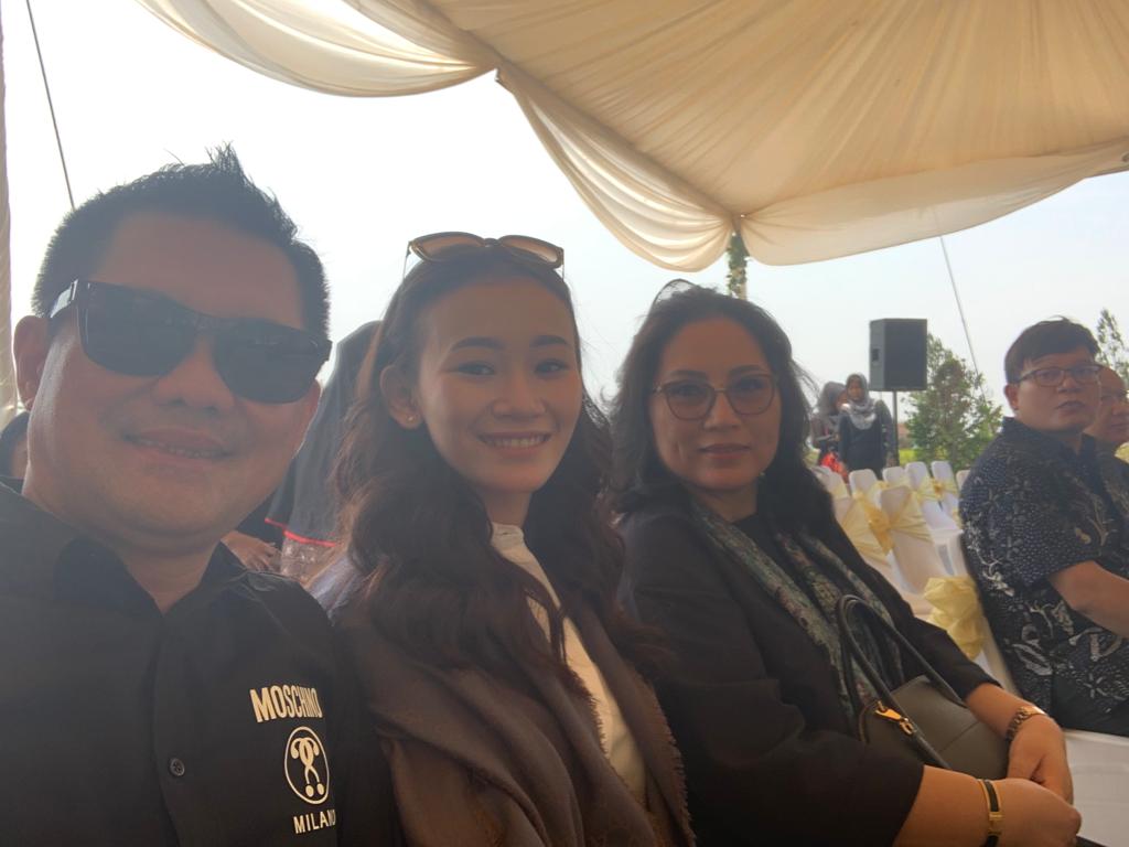 Ketua Tim Penggerak PKK Sulut Rita Maya Dondokambey Tamuntuan nampak hadir saat pemakaman