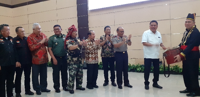 Gubernur Olly Dondokambey SE membuka Rakernas LMI, Jumat (01/11/2019) sore