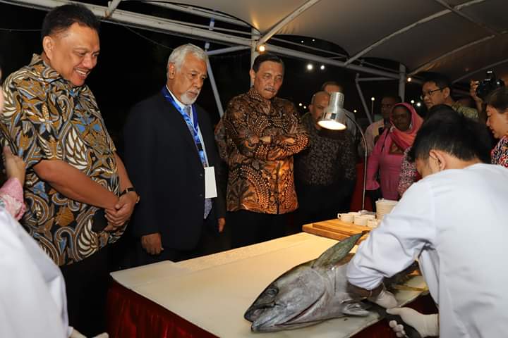 Menko Kemaritiman dan Investasi RI Luhut Binsar Panjaitan, Xanana Gusmao (Timor Leste) dan Gubernur Sulut Olly Dondokambey SE saat berada di Jendela Indonesia dalam rangkaian AIS Forum 2019 di Manado.