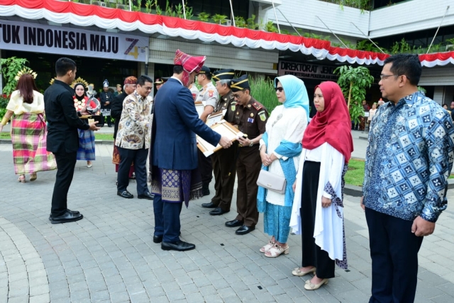 20191203_174450_640x428