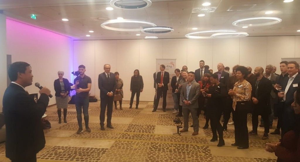 Wakil Gubernur Sulut Drs Steven OE Kandouw memaparkan dan meyakinkan berbagai peluang Investasi di Sulut di hadapan para peserta Forum The NetworKing di Amsterdam Belanda, Jumat (13/12/2019)