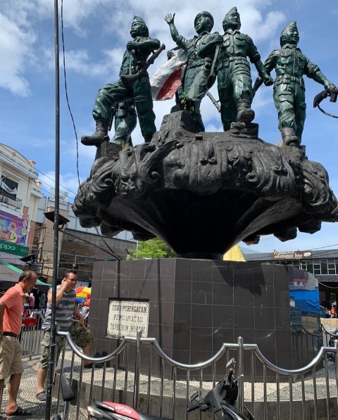 Monumen Peringatan Pendaratan Batalyon Worang di Pusat Kota 45 Manado