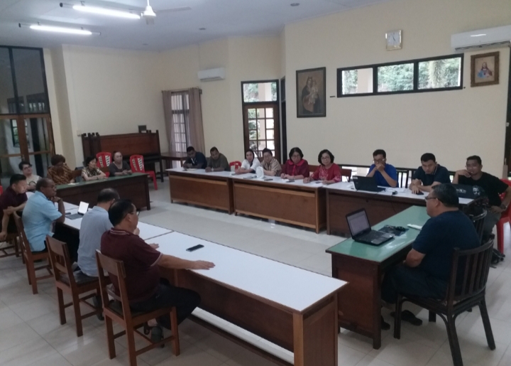 Rapat Panitia 100 Tahun MSC di Sulawesi yang antara lain membicarakan kegiatan MSC Family Day yang diadakan di Aula Biara MSC Karombasan baru-baru yang dipimpin Pastor Berty Tijow MSC