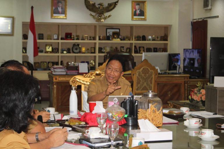 EDWIN SILANGEN SE MS, Sekretaris Daerah Provinsi Sulut saat memimpin Rapat Koordinasi, Selasa (14/01/2020)