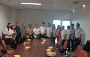POSE: Foto bersama Personil DPRD Minut dengan Kementrian Perhubungan RI