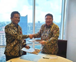 Kadis Kominfo Manado Erwin Kontu, SH usai melakukan pendatanganan