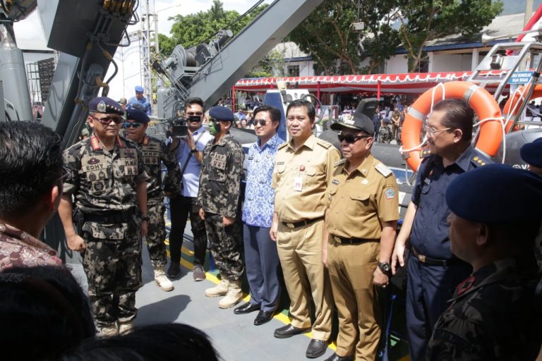 Wakil Gubernur Sulut Drs Steven OE Kandouw saat mendampingi Menteri KKP RI Edhy Prabowo di Bitung, Senin (17/02/2020)