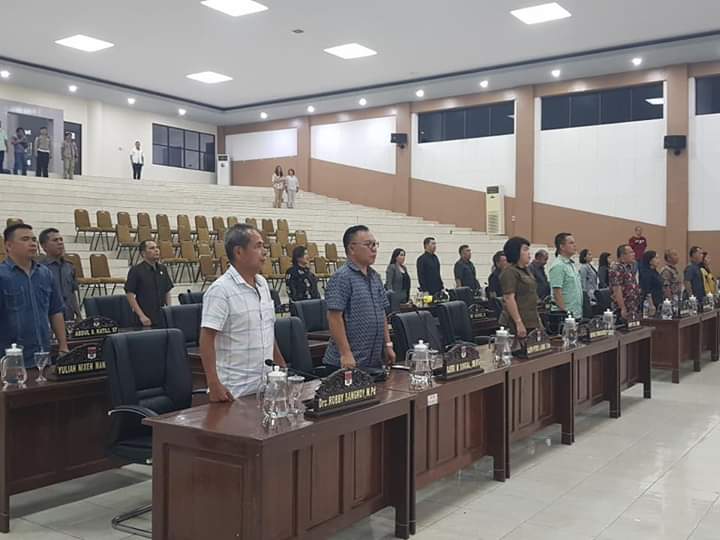 Suasana Pembukaan Rapat di DPRD Kabupaten Minahasa Selatan
