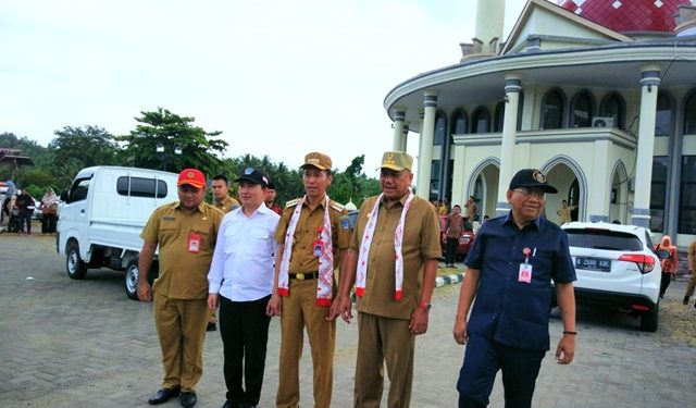 Foto bersama di depan gereja yang diresmikan