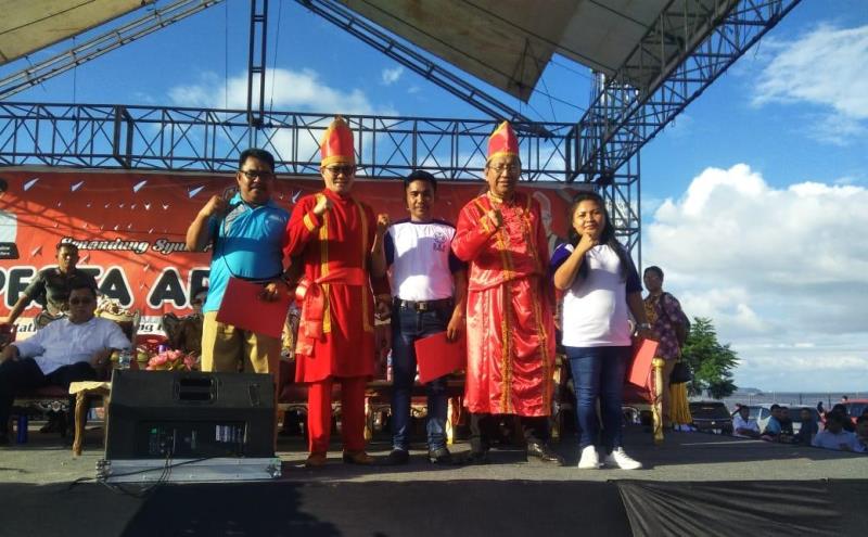 Joune Ganda Hadiri Pesta Adat Tulude di Munte Likupang Barat