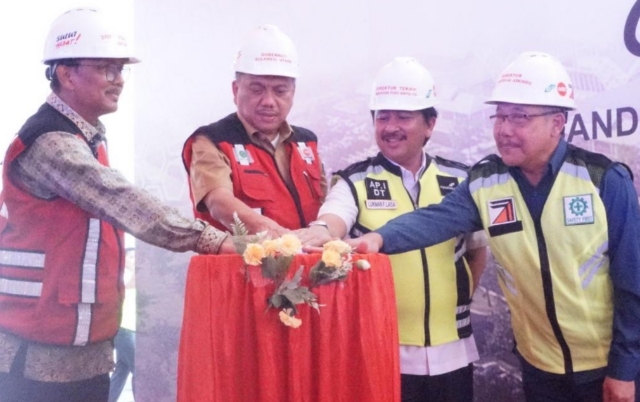 Penekanan tombol Groundbreaking Perluasan Terminal Bandara Internasional Sam Ratulangi Manado