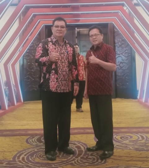 Jenry Sualang SPd MAP, Kadis Kebudayaan Daerah Provinsi Sulut (kiri)