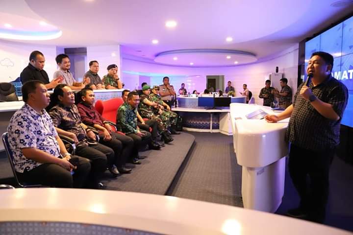 Kadis Kominfo Kota Manado saat menyambut kunjungan kerja Forkopimda Kabupaten Gorontalo
