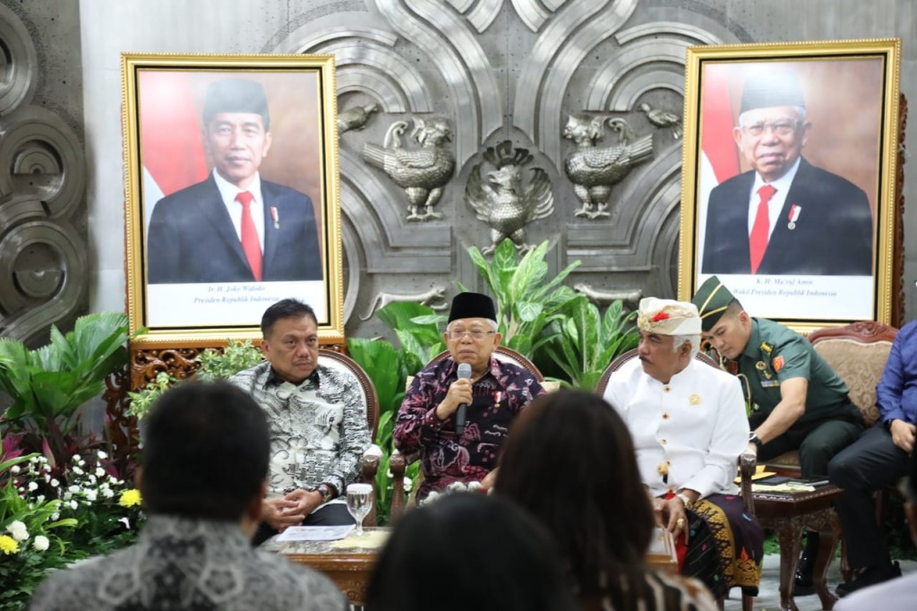 Wakil Presiden RI Prof KH Ma'ruf Amin saat menerima Gubernur Olly Dondokambey SE dan Panitia Pelaksana Konferensi Nasional FKUB VI tahun 2020 di Kantor Sekretariat Wapres, Selasa (10/03/2020) pagi