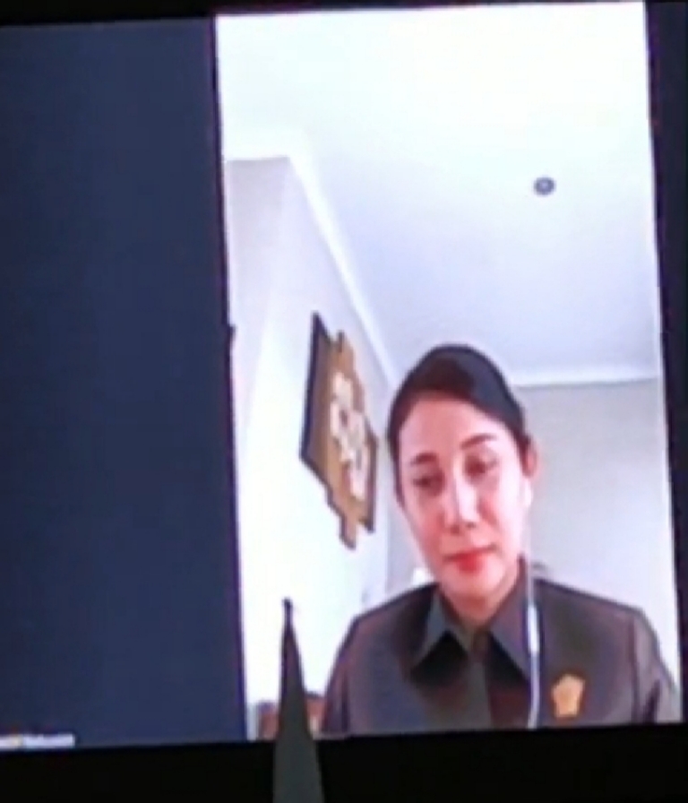 Anggota DPRD Sulut yang ikut Rapat Paripurna secara Virtual dan ada yang langsung menghadiri secara fisik