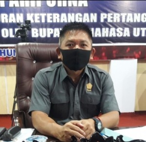Ketua DPRD Denny Lolong, S.Sos