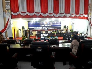 Suasana Rapat Paripurna LKPJ Tampak terlihat berbeda. Dimana sosial distanching dilakukan peserta yang hadir.
