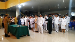 LANTIK: Bupati Vonnie Anneke Panambunan mengambil sumpah dan melantik hukum tua se minahasa utara periode 2020-2025.