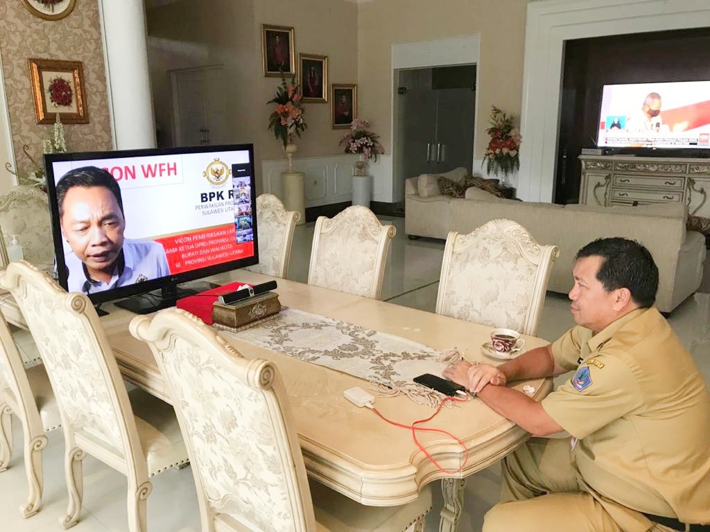 Wakil Gubernur Sulut Drs Steven OE Kandouw melakukan Video Conference dengan Kepala BPK RI Perwakilan Sulut, Senin (06/04/2020) pagi.