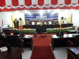 Suasana rapat paripurna bua tutup masa sidang tahun 2020 yang dipimpin oleh ketua DPRD Denny Lolong.