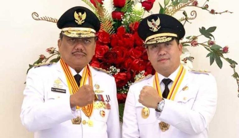 Gubernur Olly Dondokambey SE dan Wakil Gubernur Drs Steven OE Kandouw