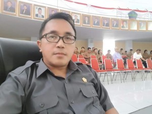 Edwin Kambey Anggota DPRD Minut.