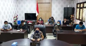VIDEO CONFERENCE: Bupati VAP bersama kepala SKPD ikut Paripurna LKPJ Bupati Tahun 2019 bersama DPRD Minut melalui Video Conference.