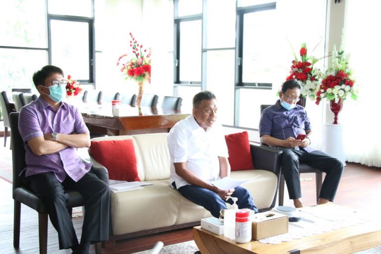 Gubernur Olly Dondokambey SE saat memimpin Rakor dengan Forkopimda, Sabtu (09/05/2020)