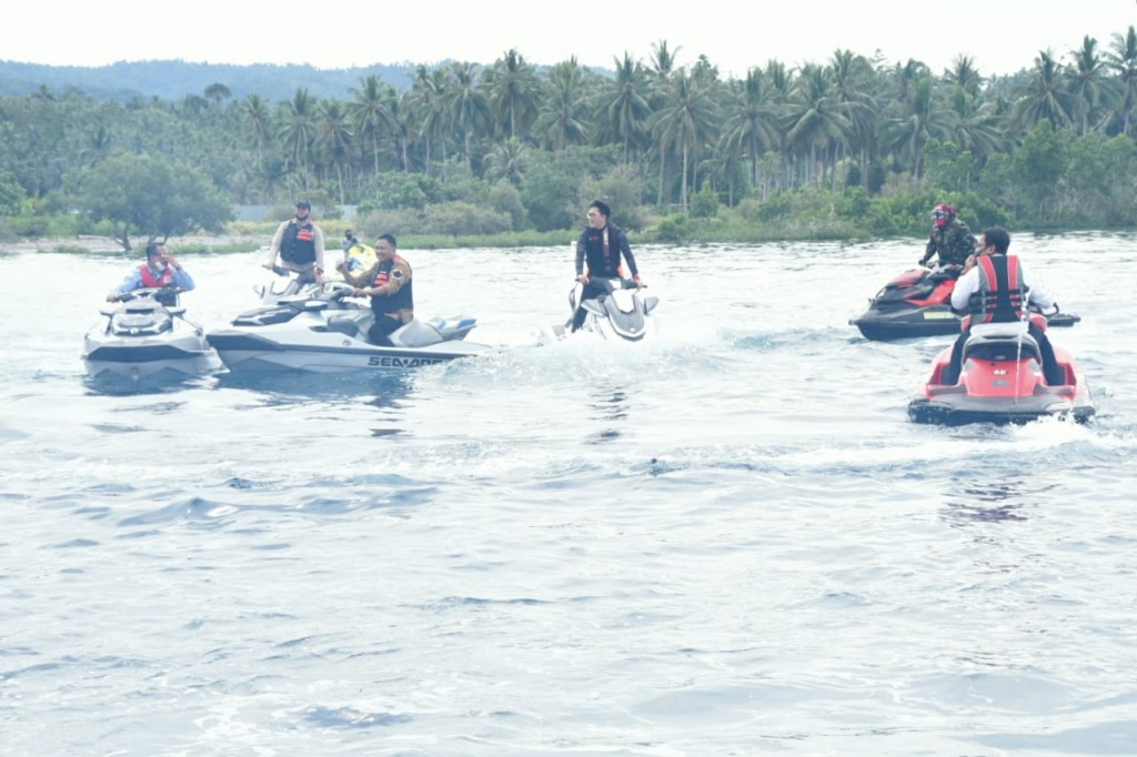 12-06-2020 FOTO DANLANTAMAL VIII DAMPINGI MENTERI KELAUTAN DAN PERIKANAN RI SAAT KUNKER DI MANADO (3)