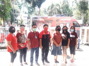 POSE: Tampak Penatua Denny Lolong foto bersama para Pelayanan Khusus (Pelsus) Syamas, Penatua dan Pendeta di Jemaat GMIM Eben Heazer Suwaan.