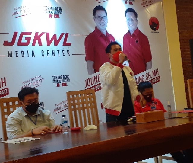 Calon Bupati Joune Ganda SE saat memberikan komitmen politik menuju Pilkada Minut 2020