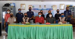 Bawaslu Minut dipimpin ketua Simon Awuy melaksanakan sosialisasi di sejumlah desa yang ada di Pulau Bangka.