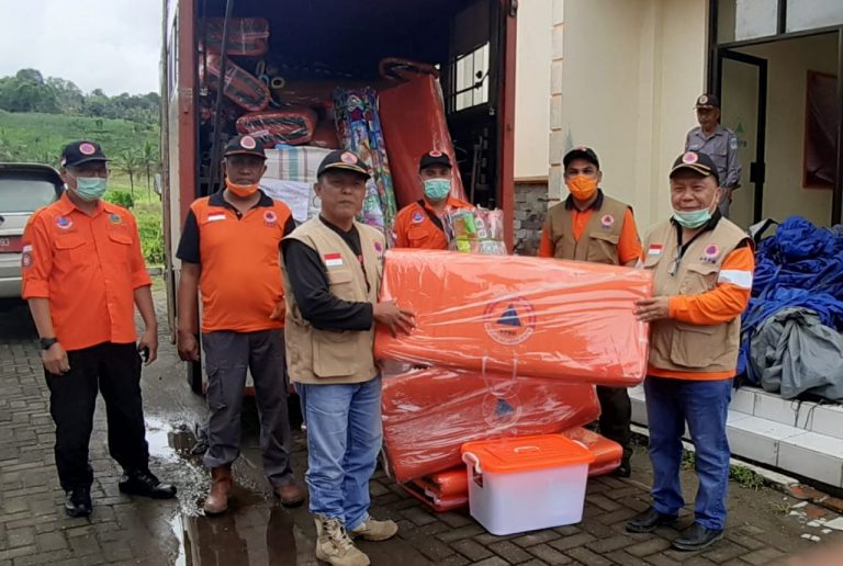 Distribusi logistik Pemprov Sulut kepada korban banjir di Bolmong dan Bolsel
