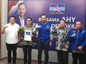 JG-KWL tampak menerima SK dari Ketua Umum DPP partai Demokrat AHY lalu.