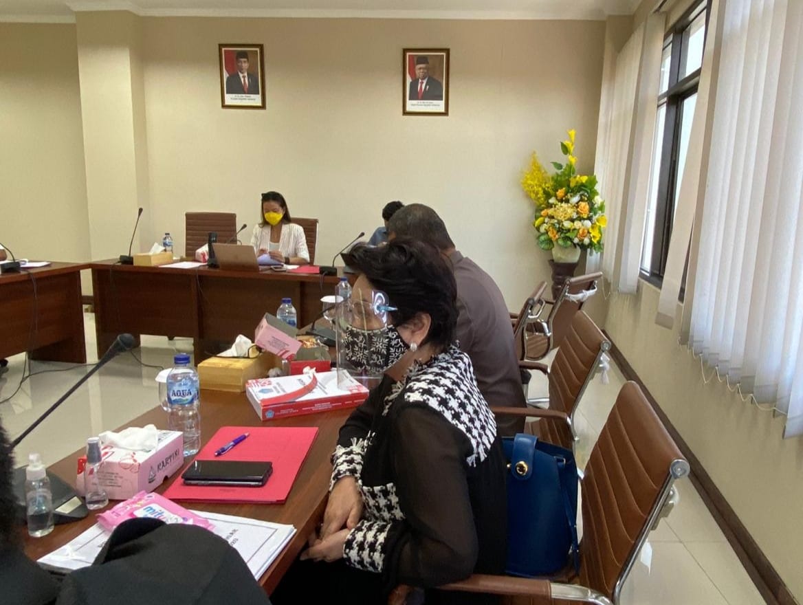 Sjenny Kalangi saat menghadiri Rapat Dengar Pendapat Komisi II DPRD Sulut bersama mitra kerja belum lama ini.