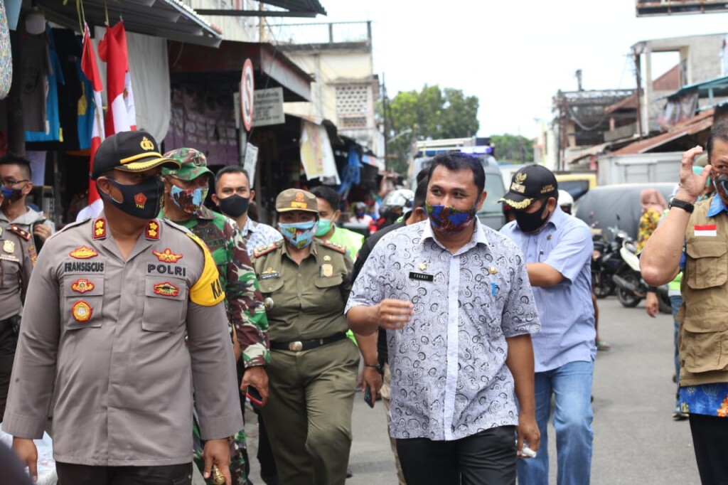 Pelaksanaan Swepping Masker pada dua lokasi, Pasar Tradisional Girian dan Pasar Tradisional Winenet