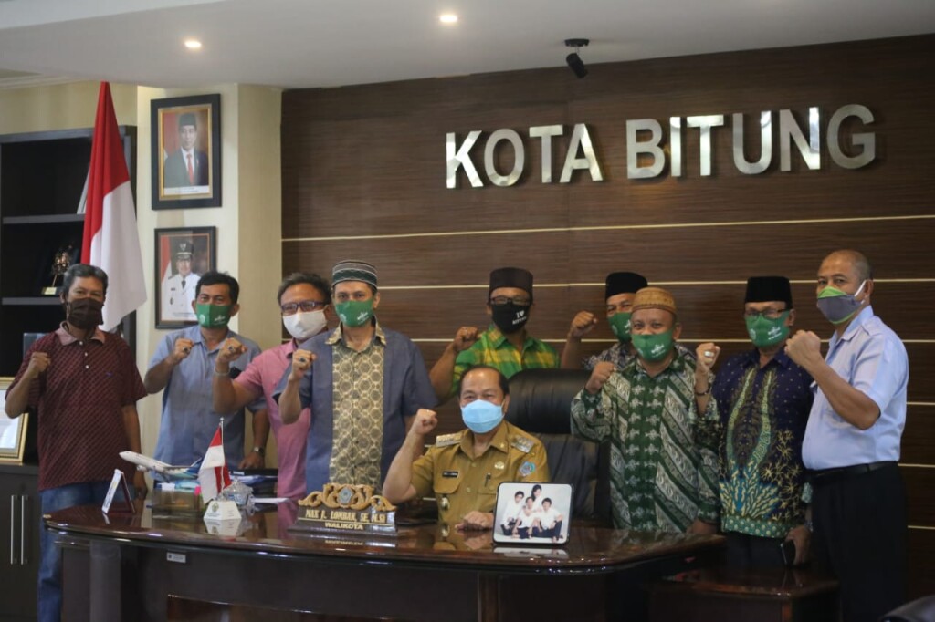 Walikota Max Lomban saat menerima kunjungan jajaran Pengurus NU Kota Bitung yang baru terpilih, Senin (10/08/2020)
