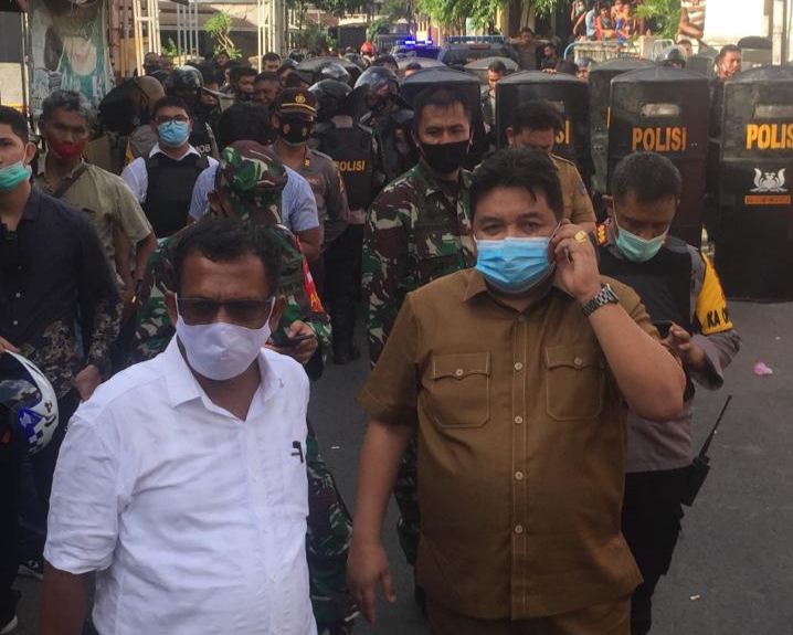 Kaban Kesbangpol Daerah Provinsi Evans Steven Liow S.Sos turun redahkan Demo Mahasiswa Papua