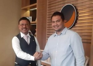 Sekjen DPP Nasdem Jhony Plate dan Daniel Matthew Rumumpe.