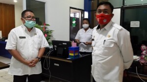 Pjs. Bupati Minut Clay Dondokambey tampak melakukan Inspeksi di ruangan Badan Keuangan.