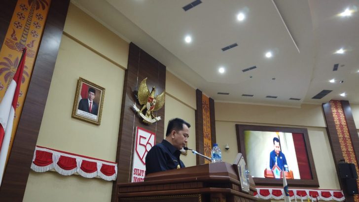Pjs Gubernur Sulut Agus Fatoni saat menyampaikan Ranperda di Rapat Paripurna DPRD Sulut, Selasa (29/09/2020)