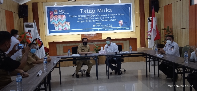 Pjs Gubernur Agus Fatoni saat bertatap muka dengan Komisioner KPU Sulut, Senin (28/09/2020)