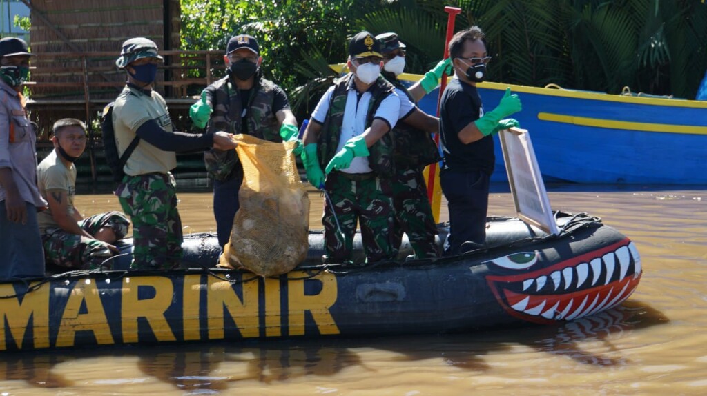 16-10-2020 Lantamal VIII Bersih Sungai3