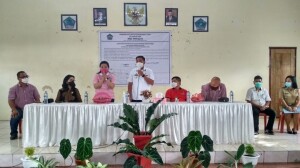 Turut hadir Ketua DPRD Minut Denny Lolong bersama perangkat daerah Pemkab Minut.