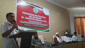 Pjs. Bupati Minut Clay Dondokambey saat membawakan sambuatan dalam pelantikan MUI Minut.