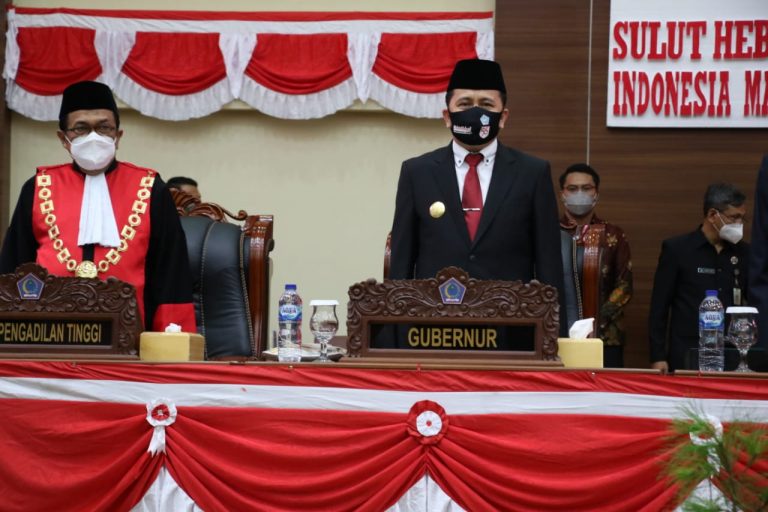 Pjs Gubernur Agus Fatoni saat menghadiri Rapat Paripurna DPRD Sulawesi Utara, Senin (26/10/2020)